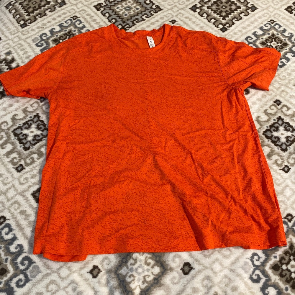 Lululemon Crew-Neck Training Tee with tie-back, size 4